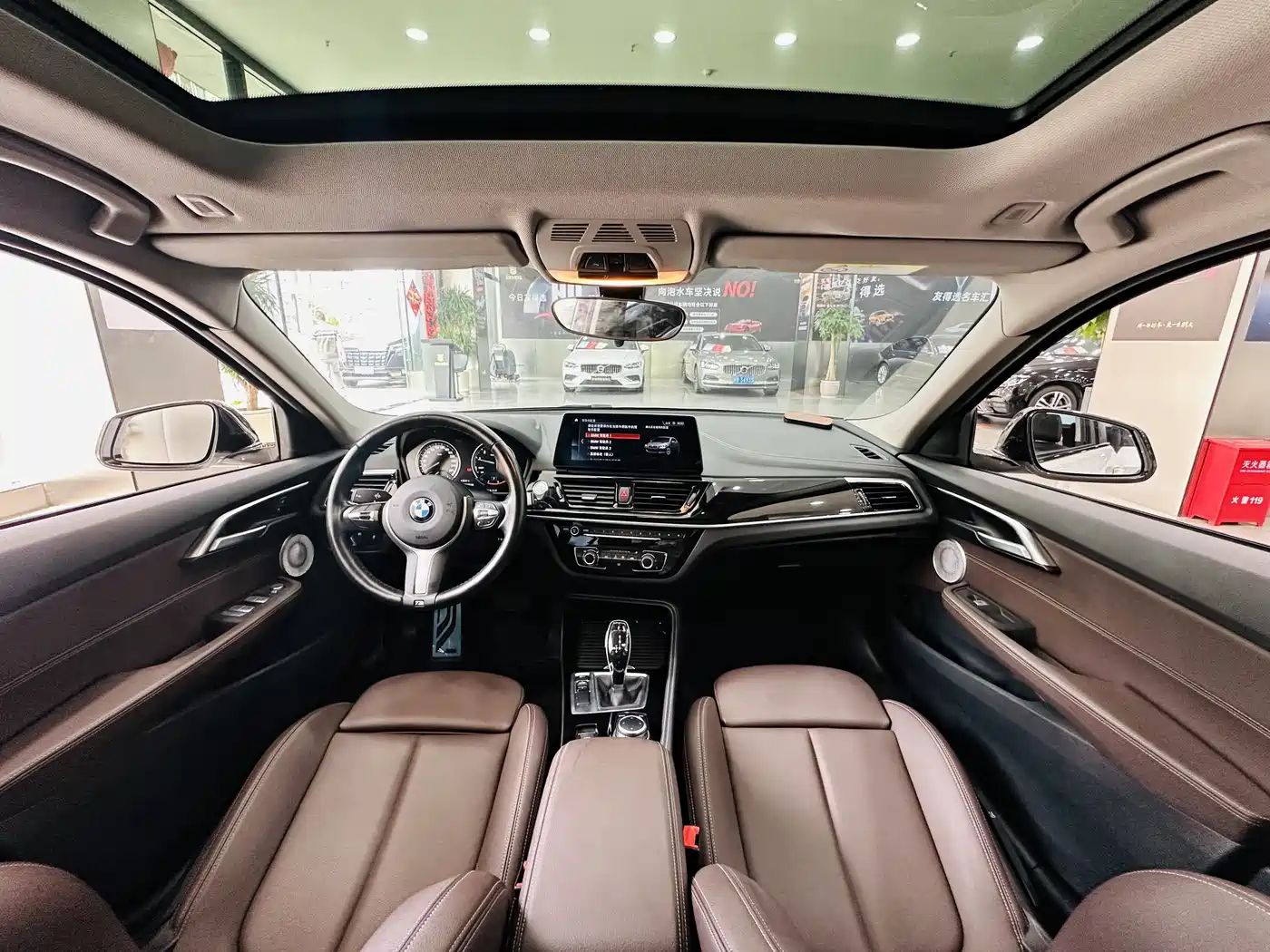 BMW 1 Series 2023 120i M Sport Shadow Edition фото 4