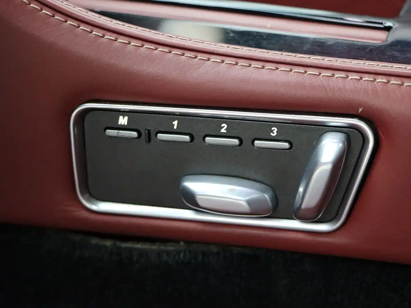 Aston Martin Virage 2012 6.0 Coupe фото 21