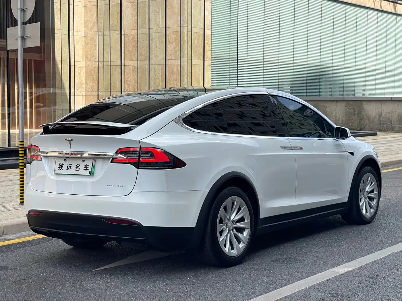 TESLA MODEL X