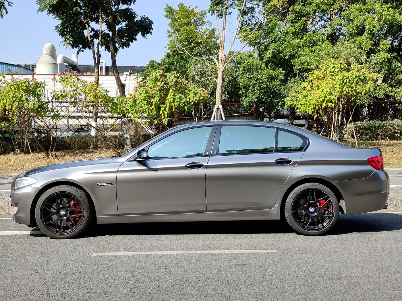BMW 5 Series 2011 535Li Leading фото 7