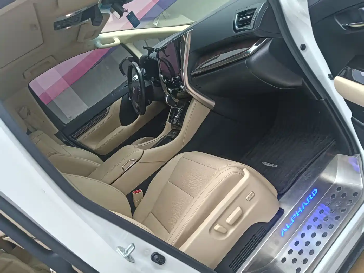 Toyota Alphard 2021 Hybrid 2.5L Luxury фото 8