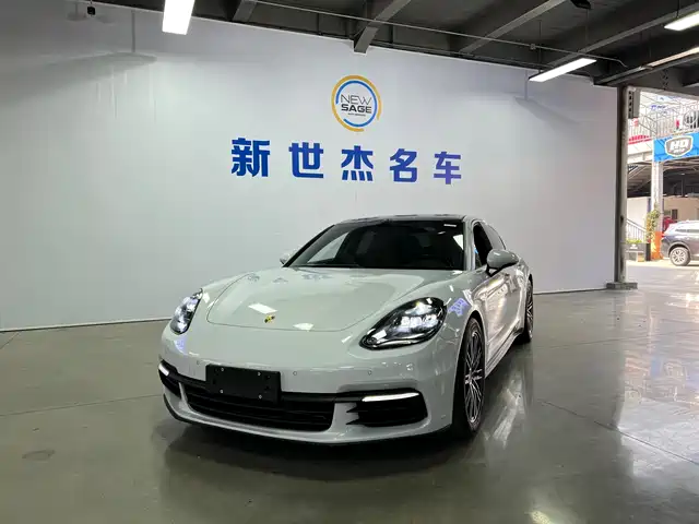 PORSCHE PANAMERA