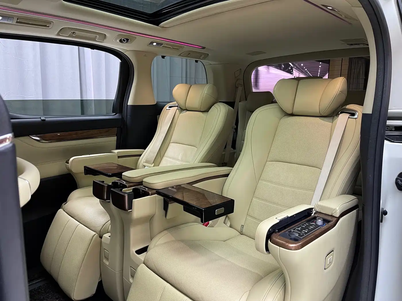 Toyota Alphard 2018 3.5L Premium фото 4