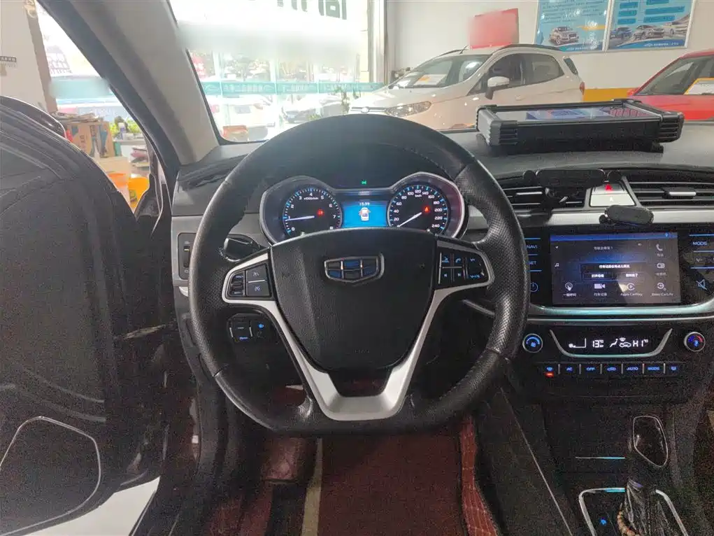 Фото 11 - Geely Emgrand