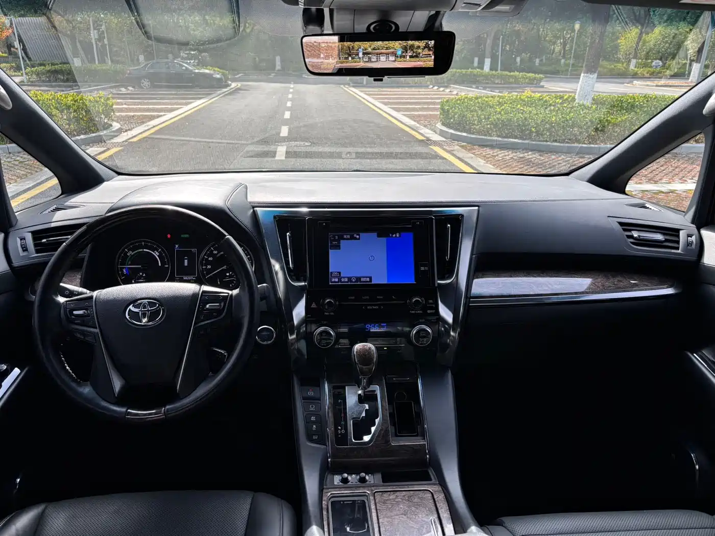 Toyota Vellfire 2019 Hybrid 2.5L HV Premium Edition фото 10