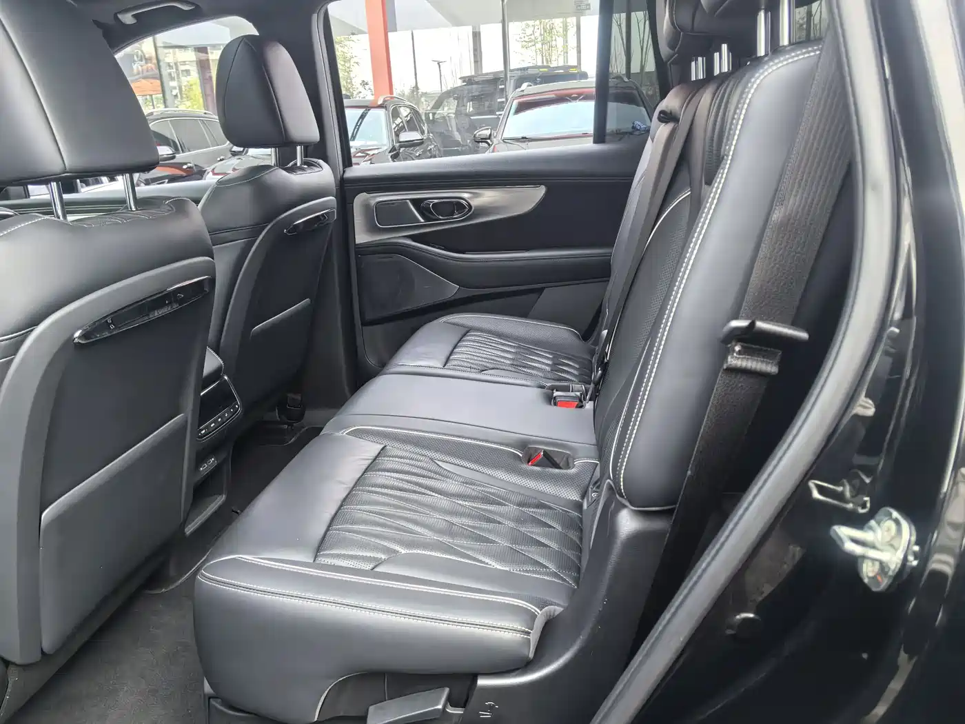 GAC Trumpchi Trumpchi GS8 2022 Hybrid Series 2.0TM 4WD Premium Edition (7-Seater) фото 8