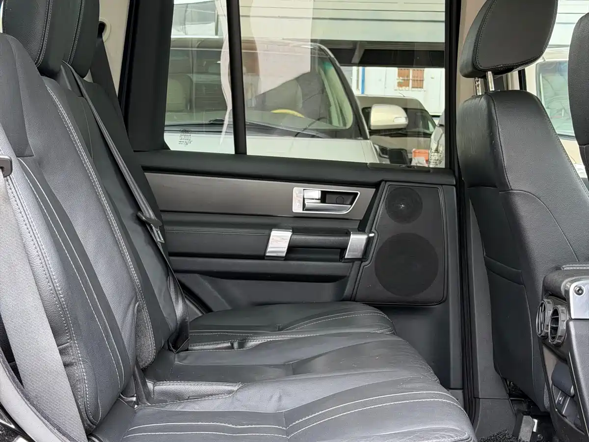 Land Rover Discovery 2013 3.0 SDV6 HSE Diesel фото 7