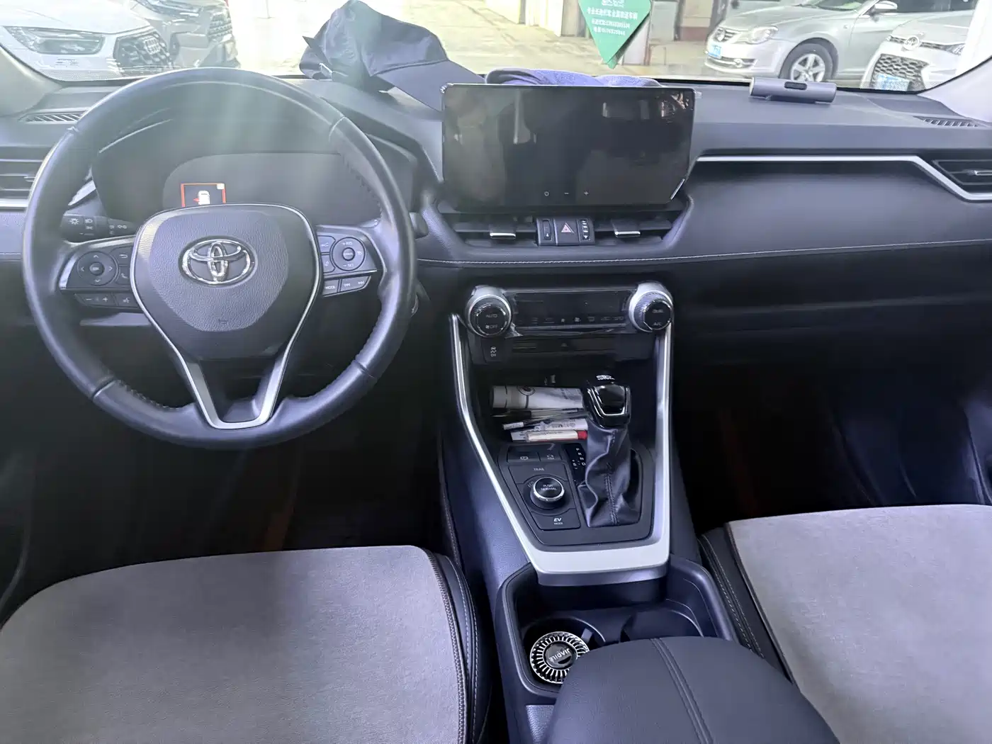 Toyota Wildlander 2024 Hybrid 2.5L E-CVT FWD Luxury PLUS Edition фото 14