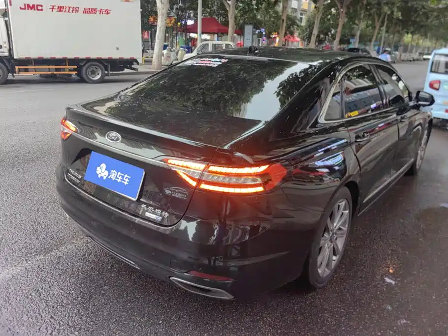 2021 Ford Taurus