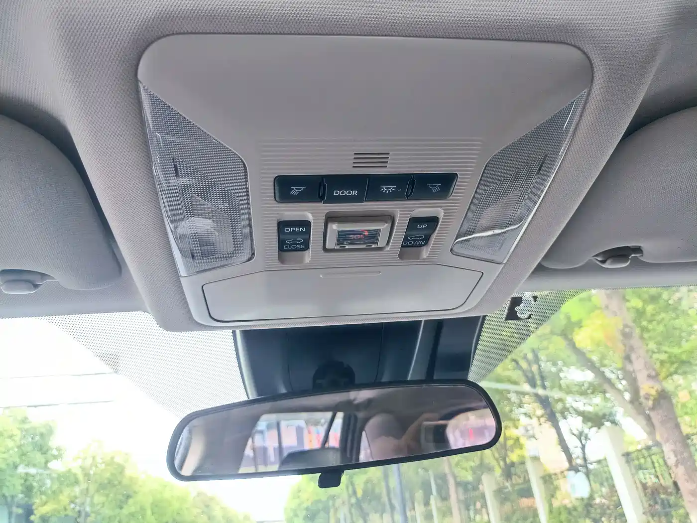 Toyota Wildlander 2020 Dual Engine 2.5L E-CVT FWD Luxury фото 19