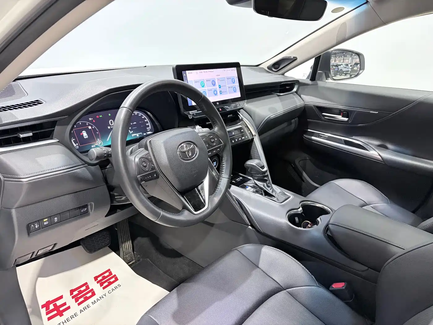 Toyota Venza 2023 2.0L CVT FWD Premium фото 12