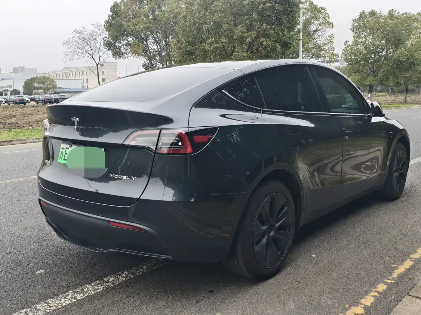 TESLA MODEL Y