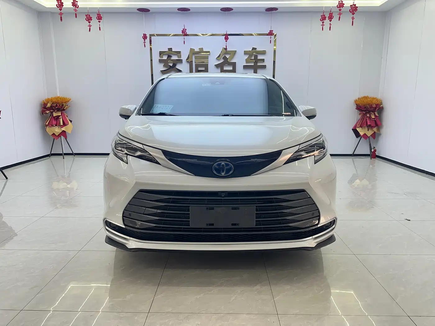 Toyota Sienna 2021 2.5L Hybrid Luxury Edition фото 2