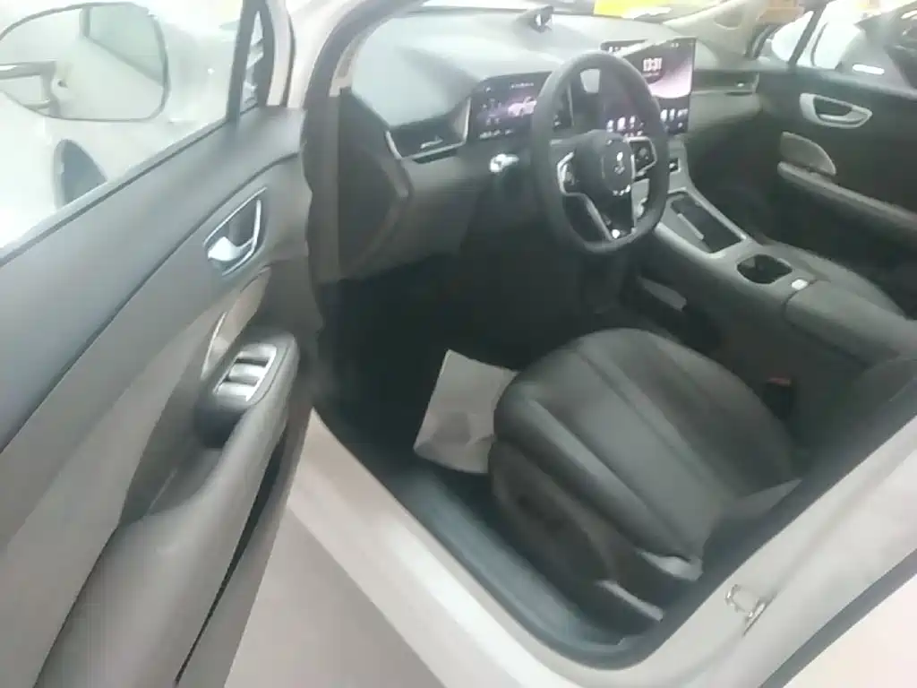 Photo 15 - Shangjie SUV
