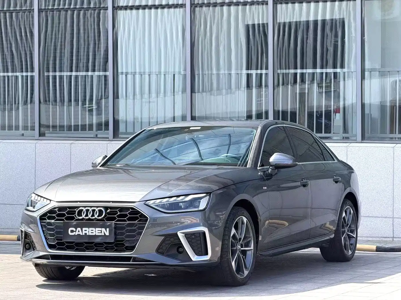Фото 1 - Audi A4L
