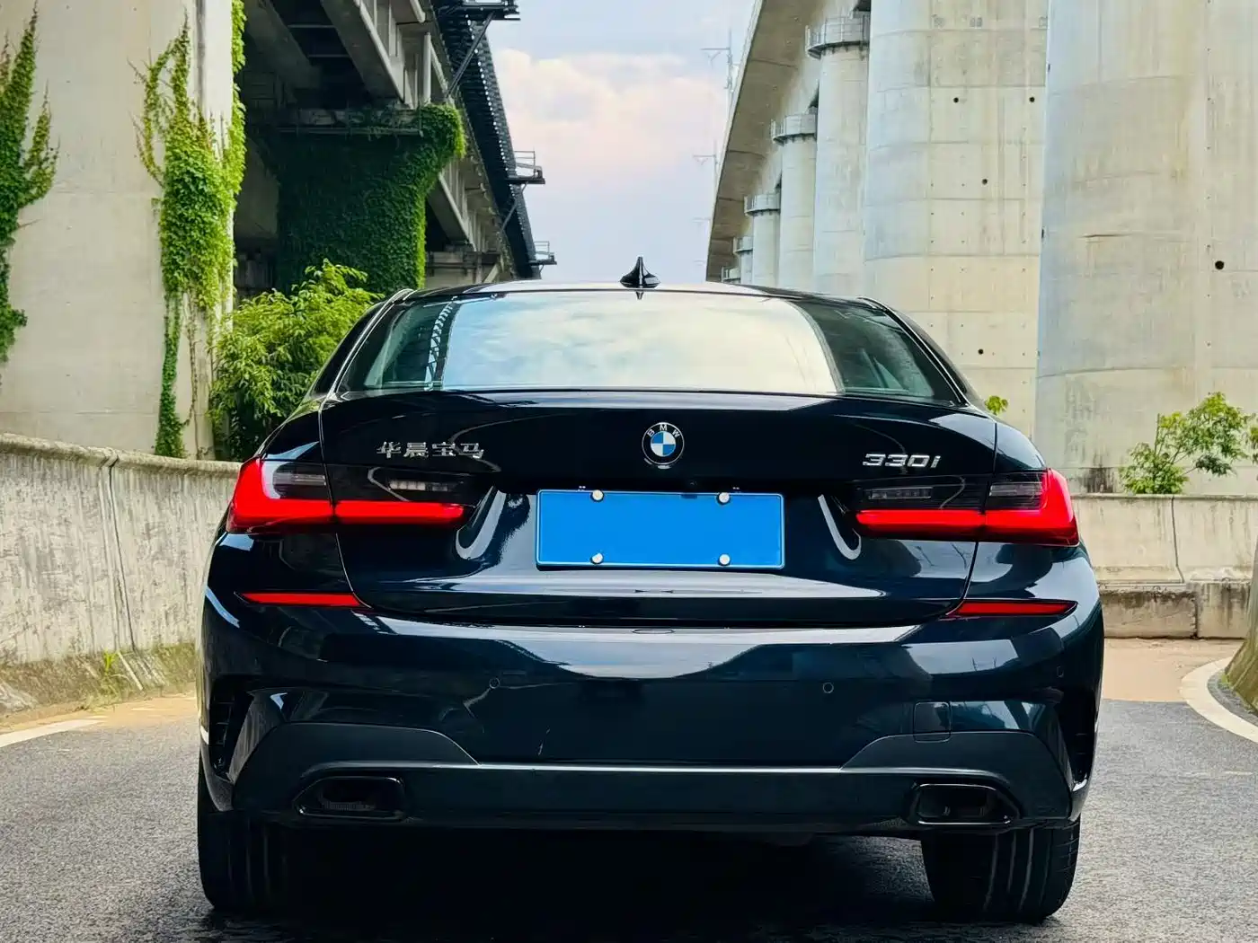 BMW 3 Series 2022 330i M Sport Shadow Edition фото 8