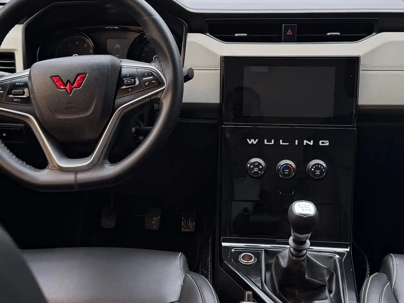 WULING AUTOMOBILE WULING JOURNEY
