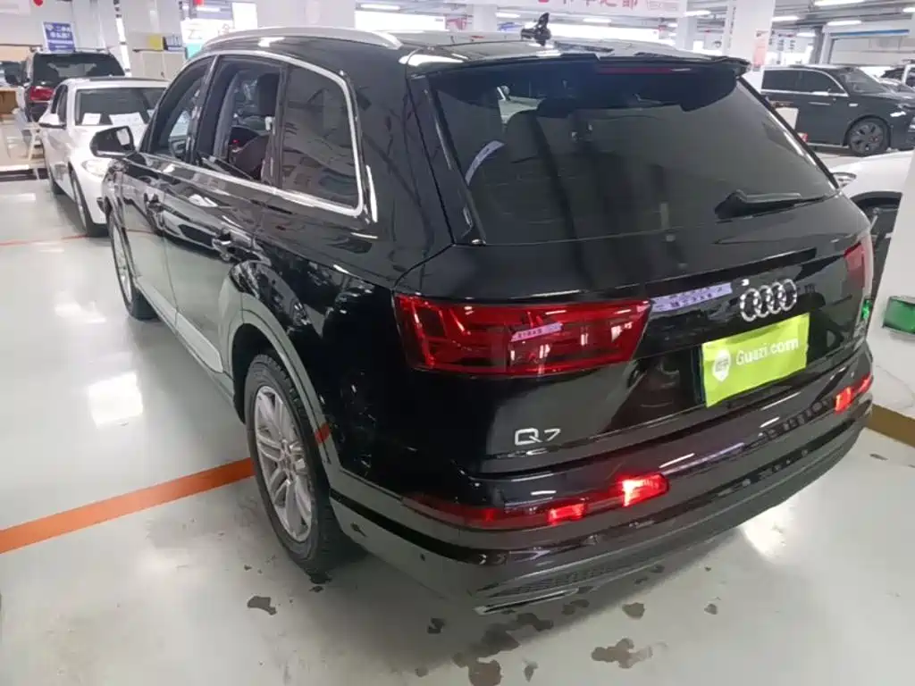Photo 5 - Audi Q7