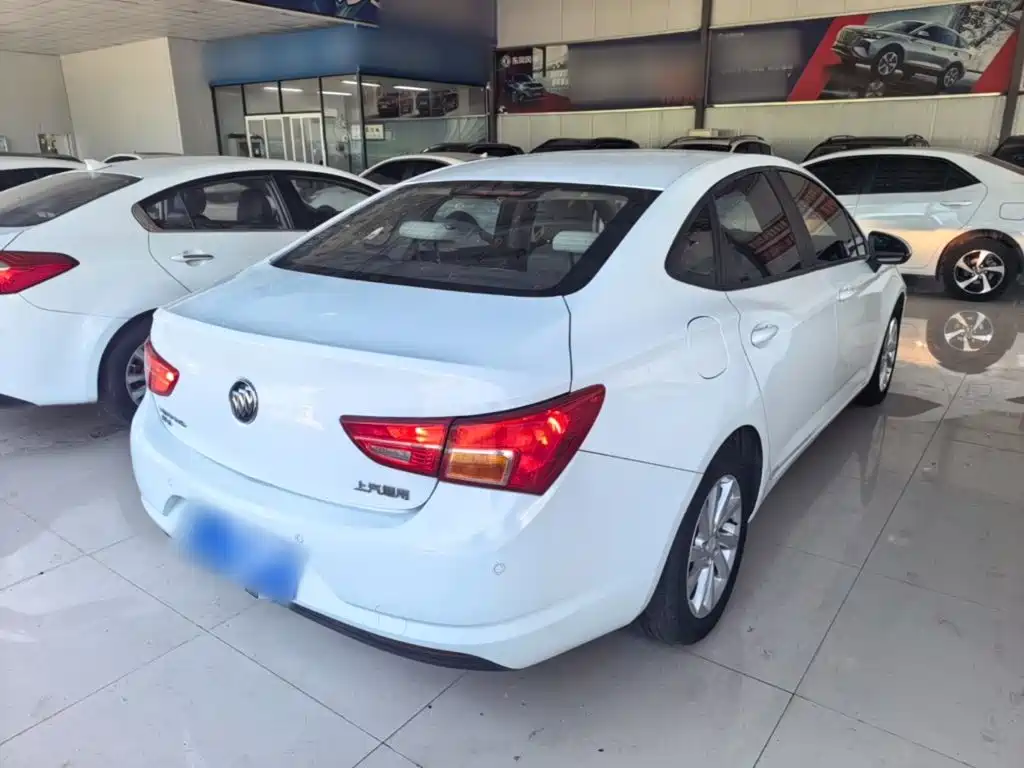 Photo 5 - Buick Verano