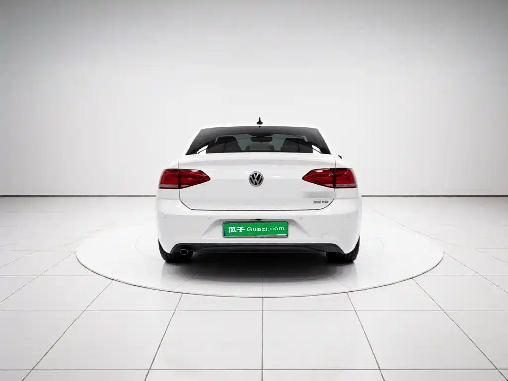 Photo 3 - Volkswagen Lamando