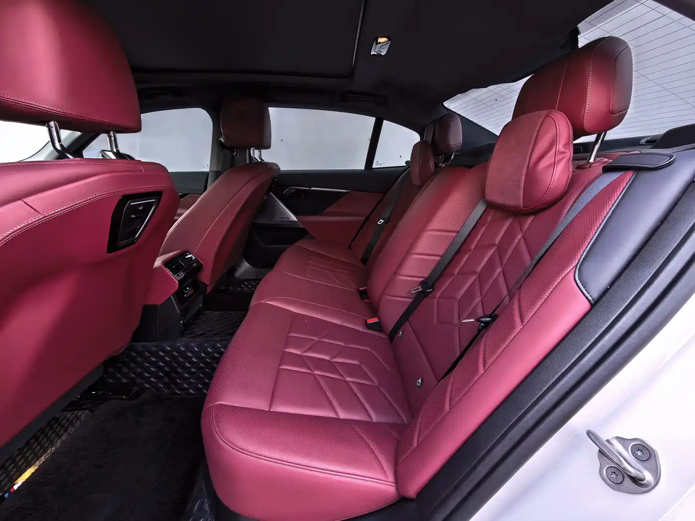 BMW 5 Series 2024 530Li Leading M Sport Package фото 5