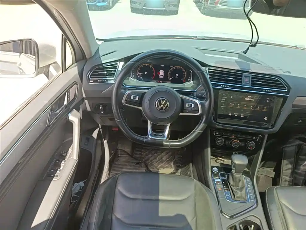 Volkswagen Tiguan L 2021 330TSI Automatic 2WD R-Line Premium фото 10