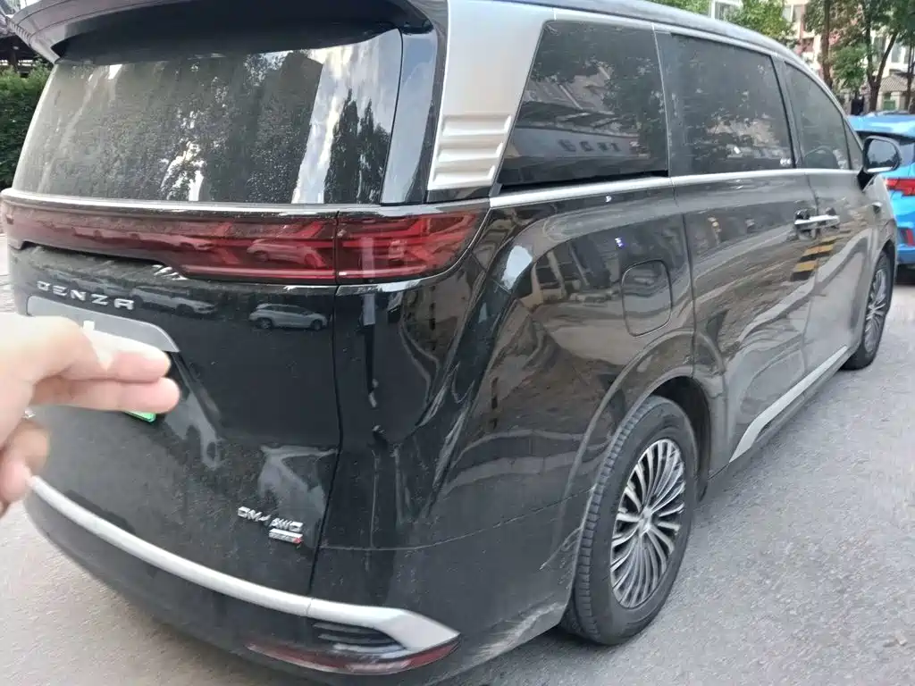 Denza D9 2025 2025 DM-i Smart Drive Edition 1020 AWD Luxury