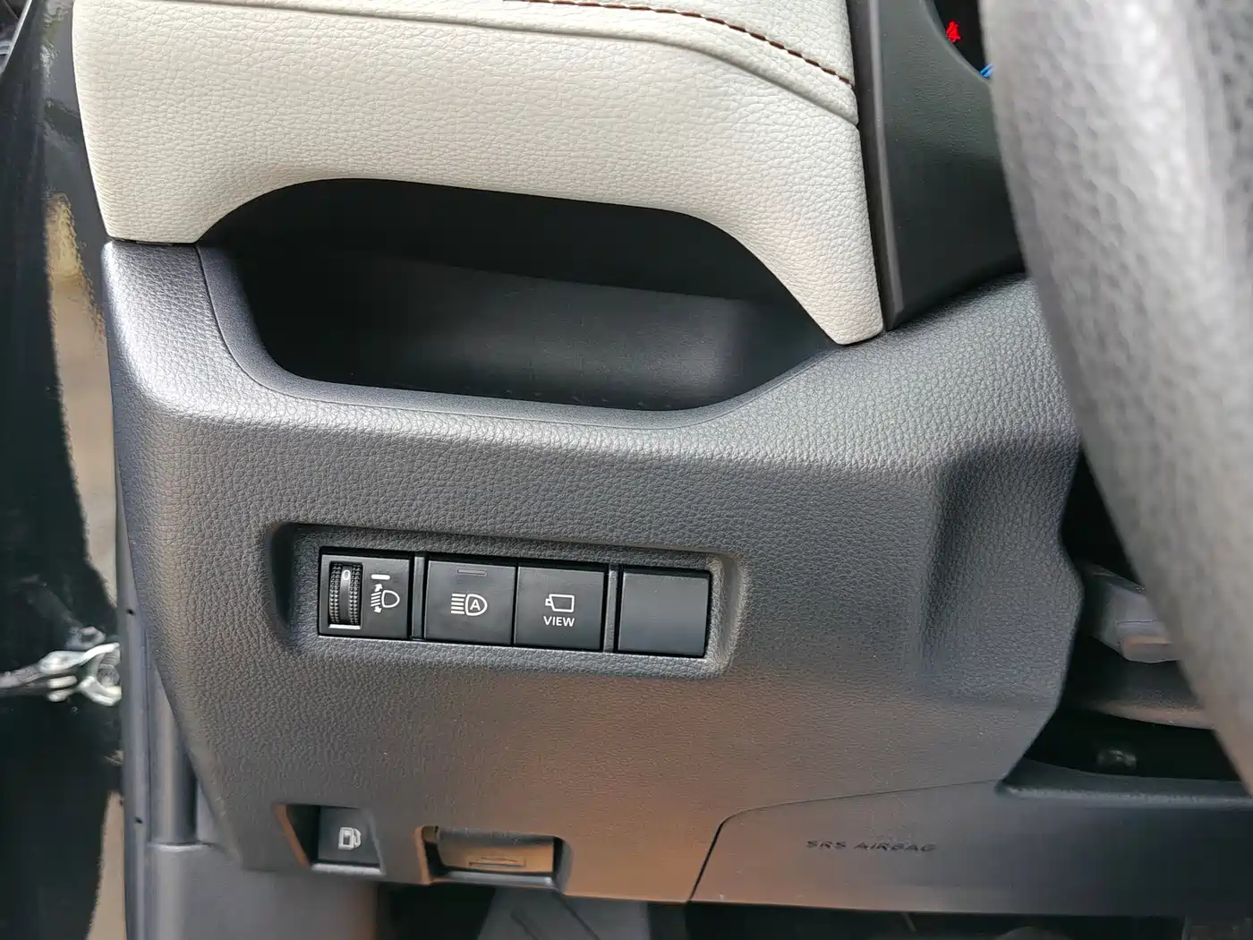 Toyota RAV4 Rongfang 2020 Hybrid 2.5L E-CVT 2WD Elite Edition фото 17