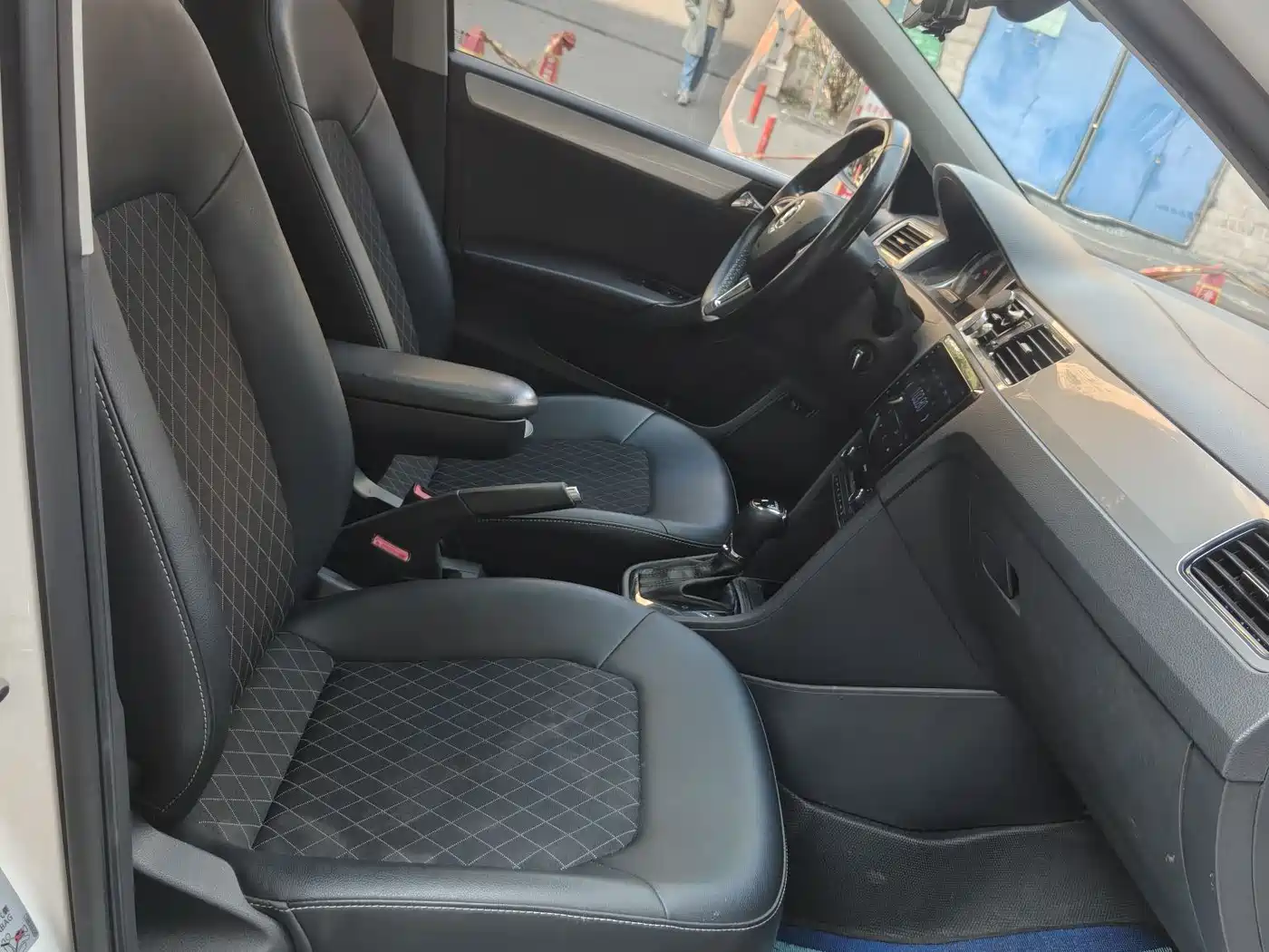 Škoda Rapid 2018 1.6L Automatic Comfort Edition фото 9
