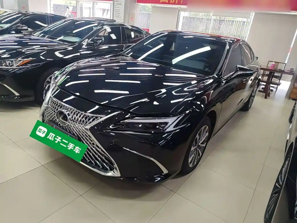Lexus ES 2026 2025 200 Ultimate Edition