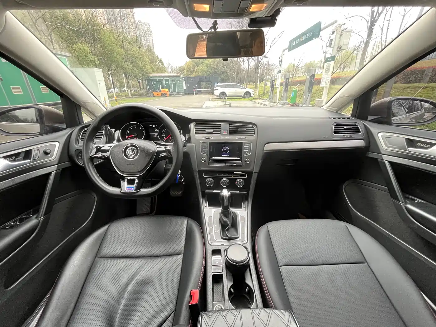 Volkswagen Golf 2018 1.6L Automatic Fashion фото 14