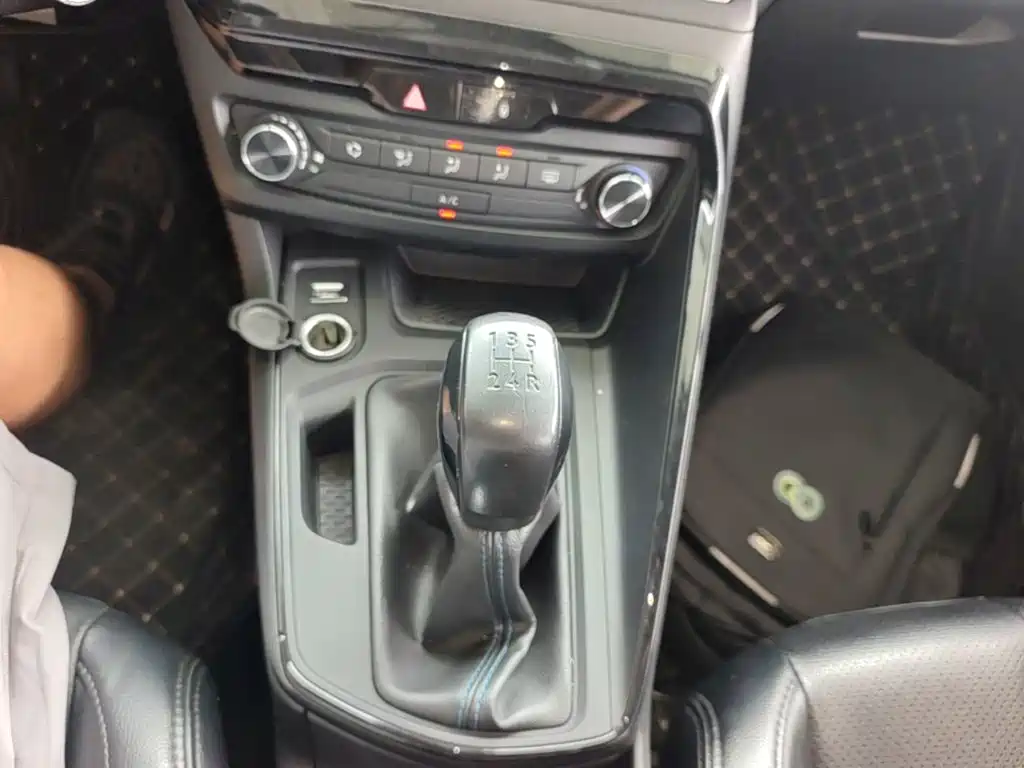 Фото 10 - Peugeot 308