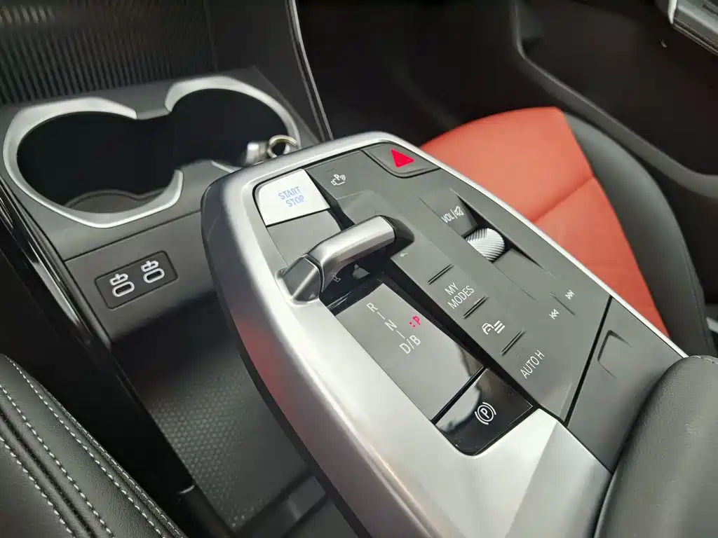 BMW iX1, миниатюра 13