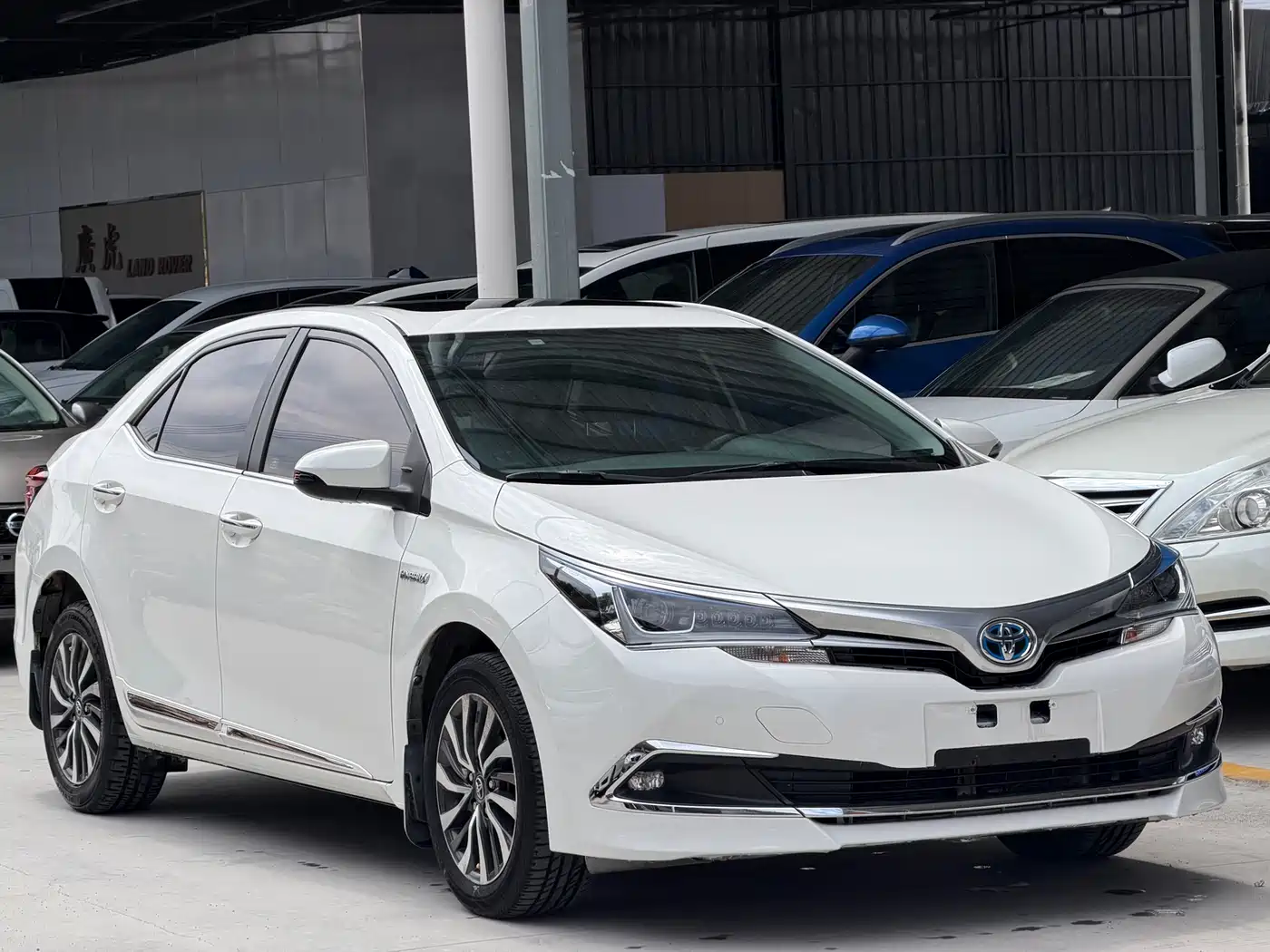 Toyota Corolla 2018 Hybrid 1.8L E-CVT Smart Edition фото 2