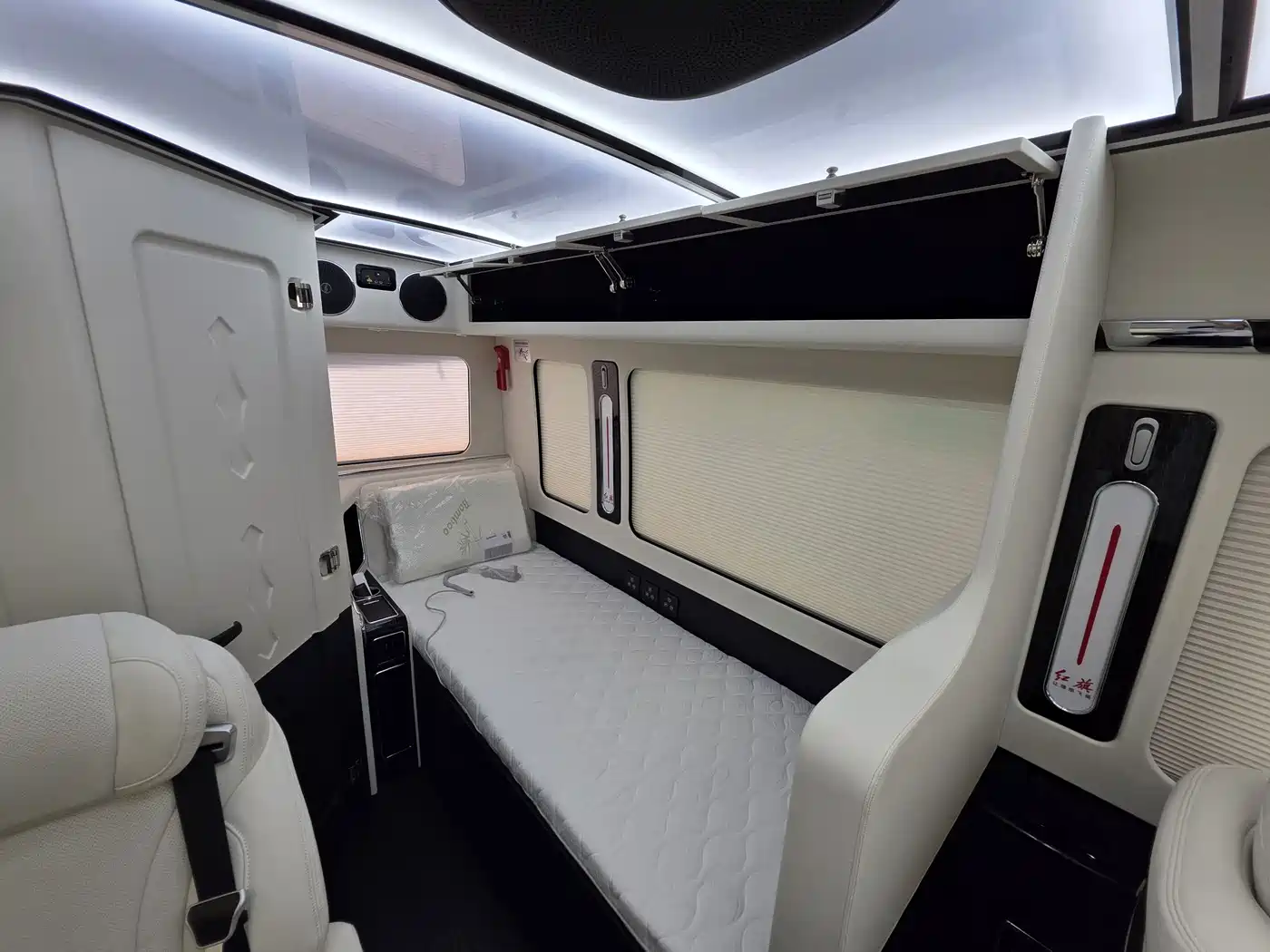 Hongqi Guoyue 2024 3.0T Flagship Edition 17-seater фото 10