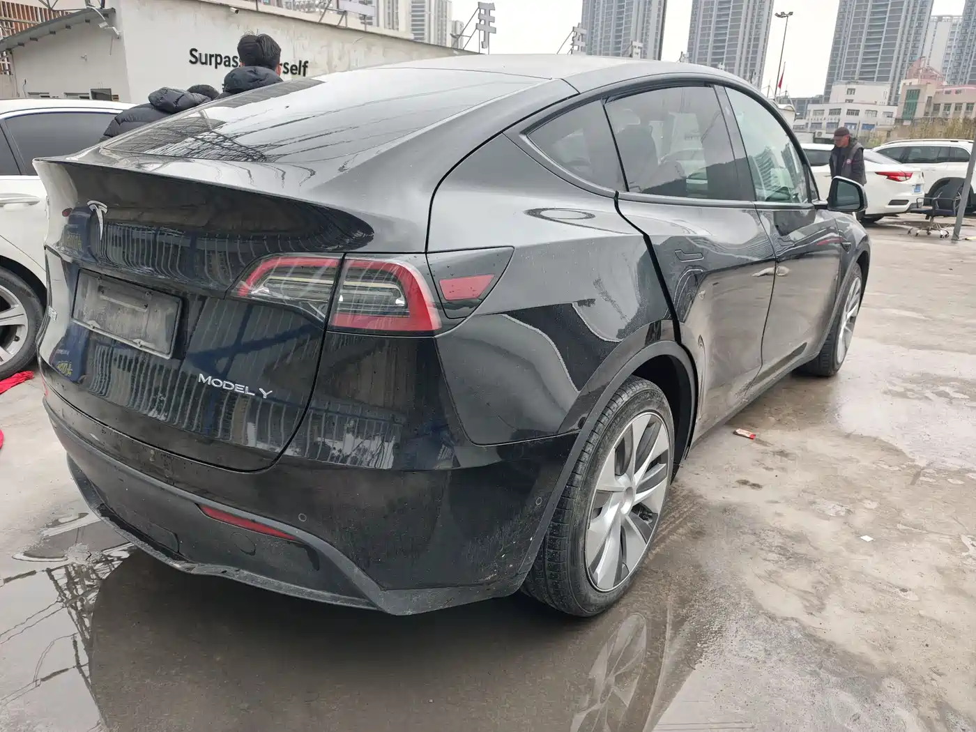 TESLA MODEL Y