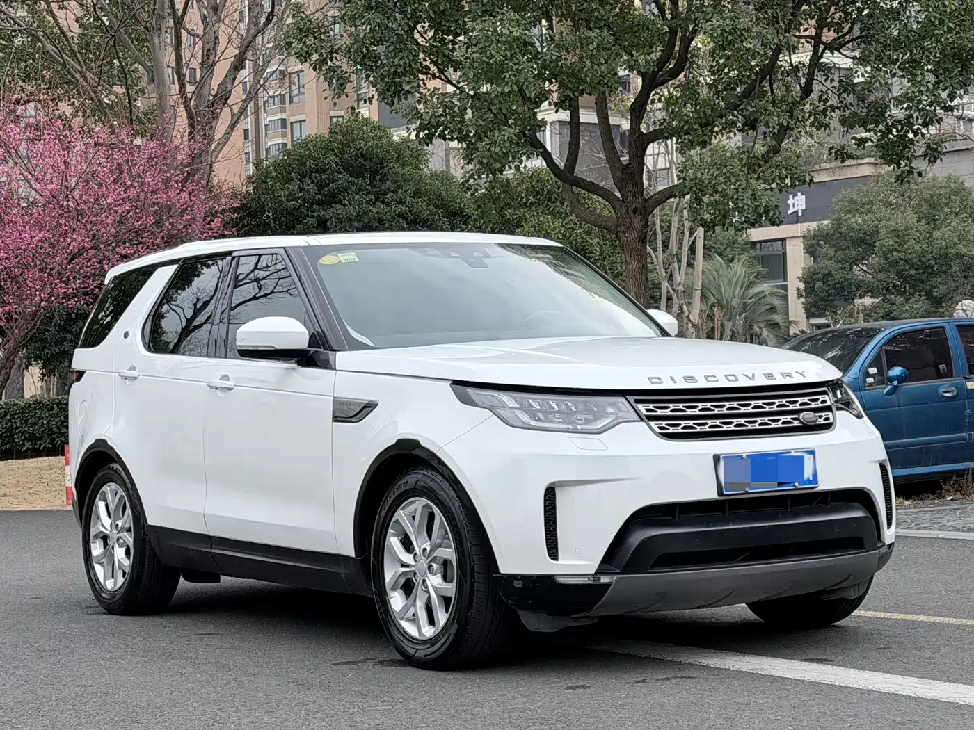 Land Rover Discovery 2017 3.0 SC V6 S фото 3