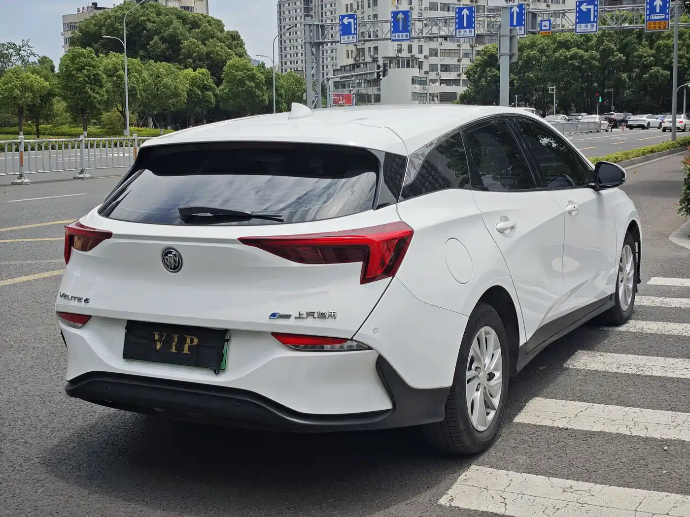 Buick Velite 6 2020 Plug-in Hybrid Connected Fashion Edition фото 17