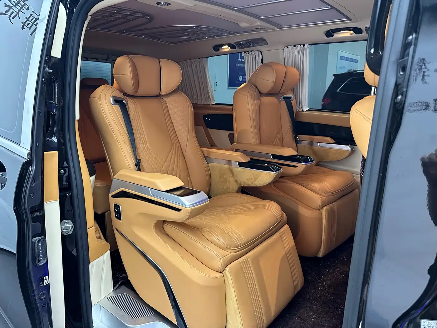 Mercedes-Benz Vito 2024 2.0T Elite Edition 7-Seater фото 9
