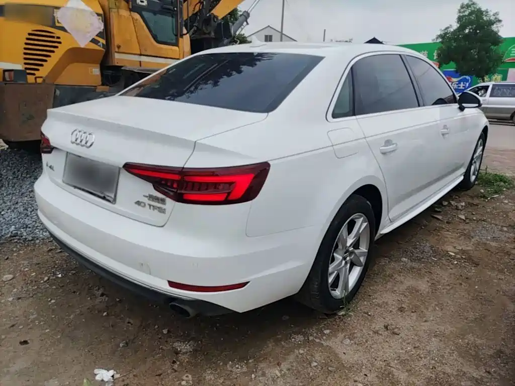 Фото 7 - Audi A4L