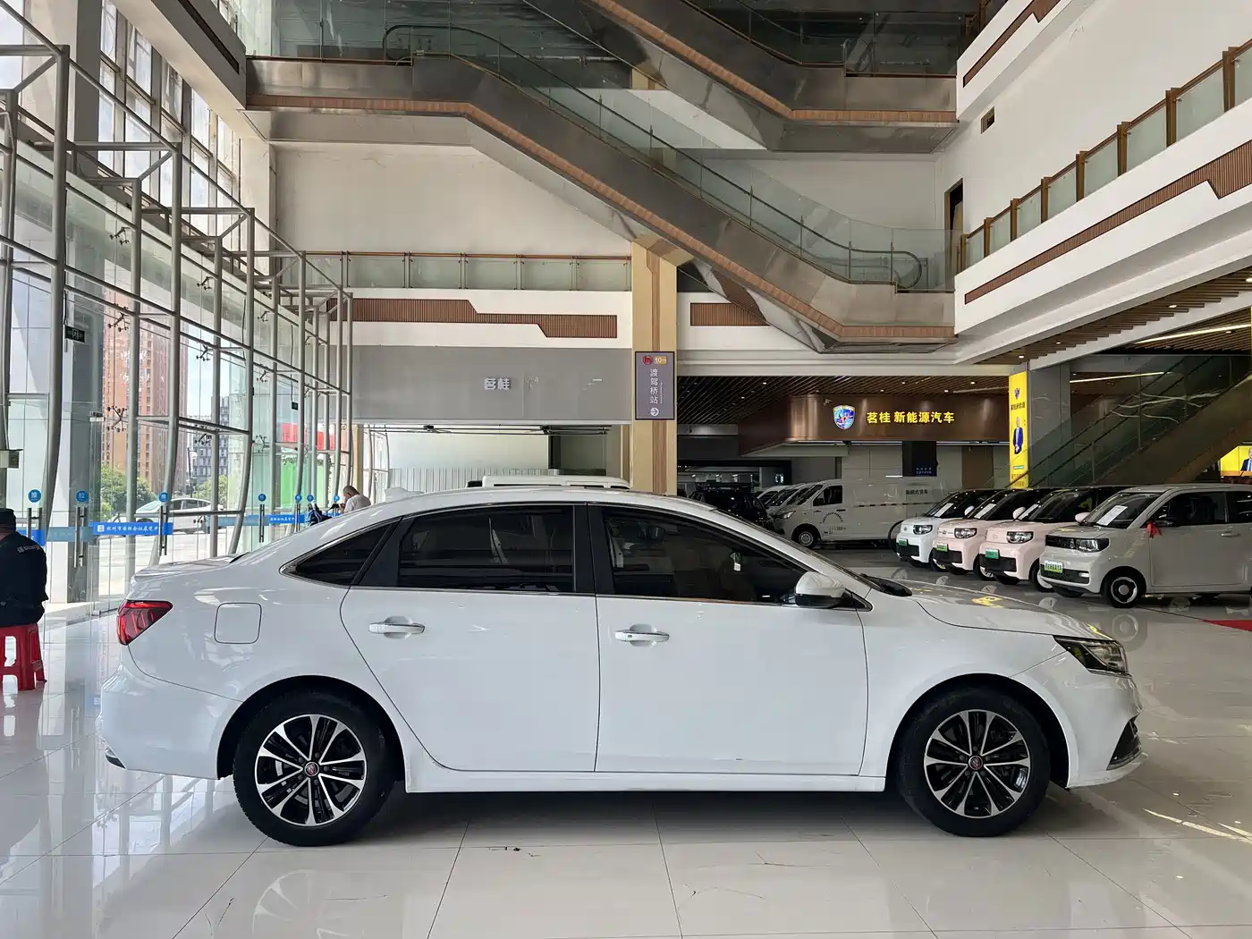 Roewe i6 New Energy 2020 2019 PLUS 50T 4G Connected Glory Luxury Edition