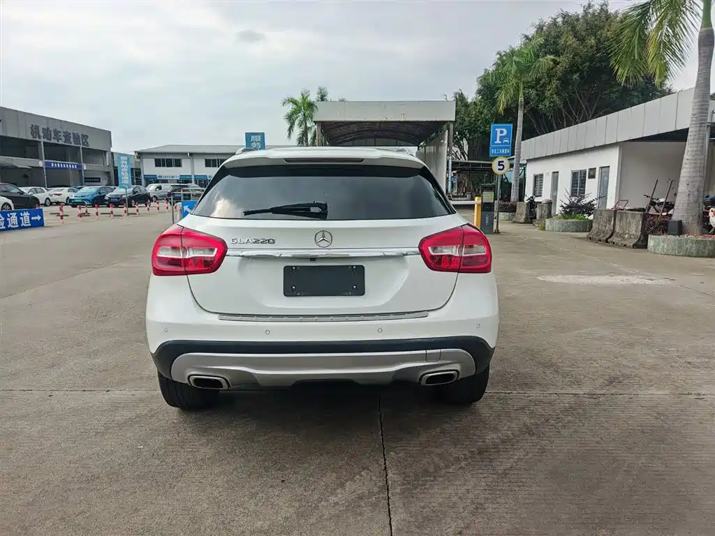 Mercedes-Benz GLA 2016 GLA 200 Dynamic фото 9