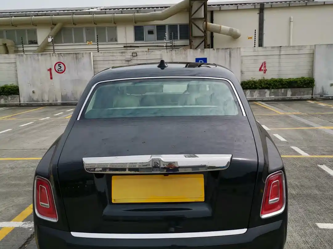 Фото 9 - Rolls-Royce Phantom
