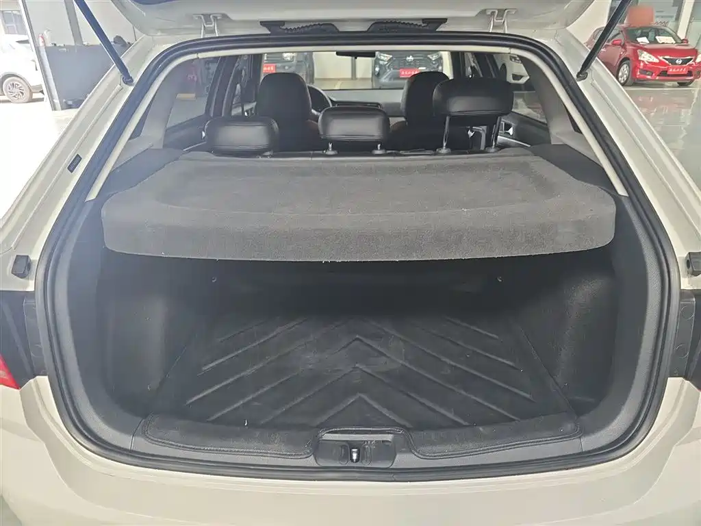 Volkswagen Lavida Tour 2015 1.6L Automatic Trend Edition фото 19