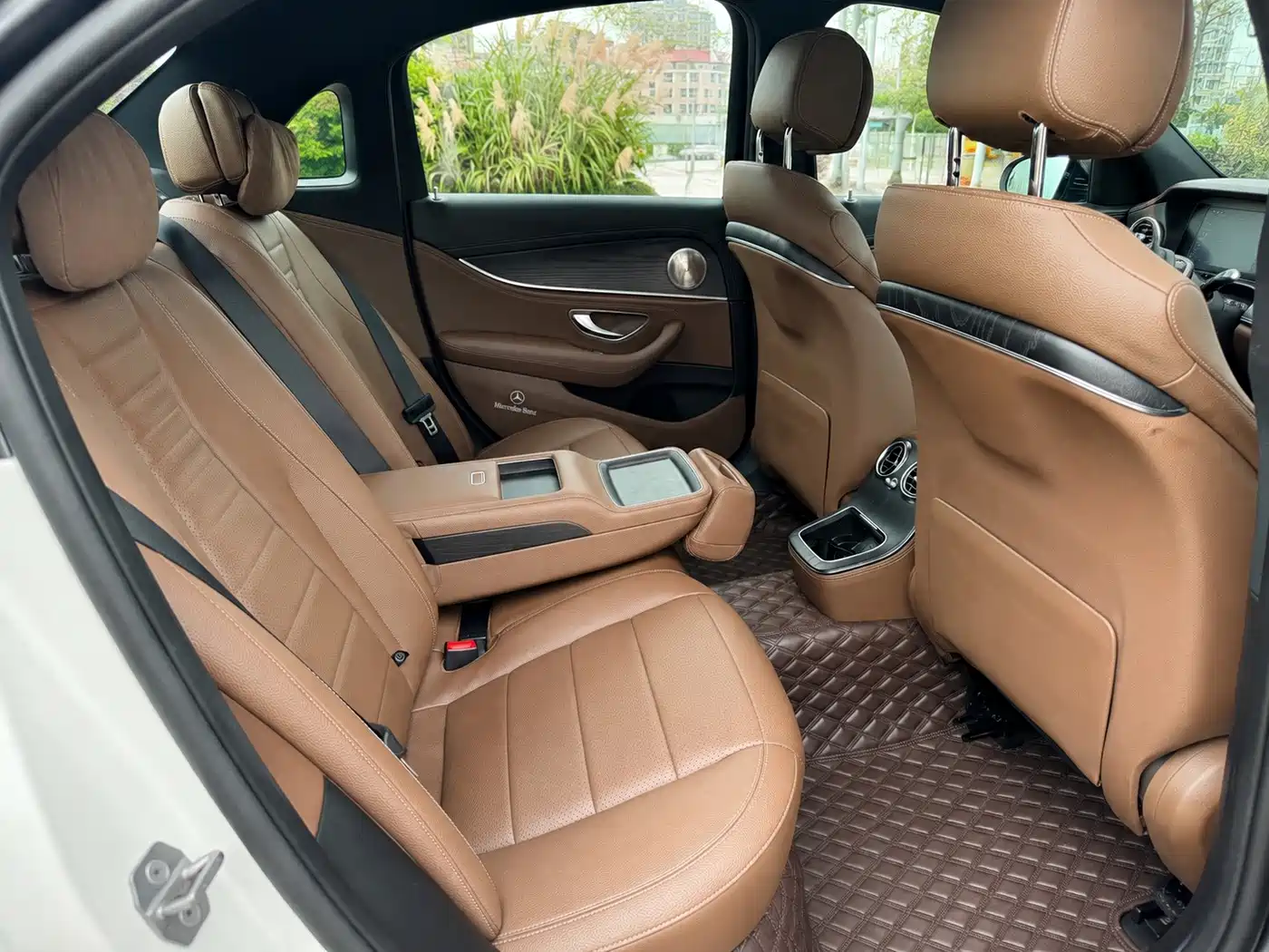 Mercedes-Benz E-Class, миниатюра 9