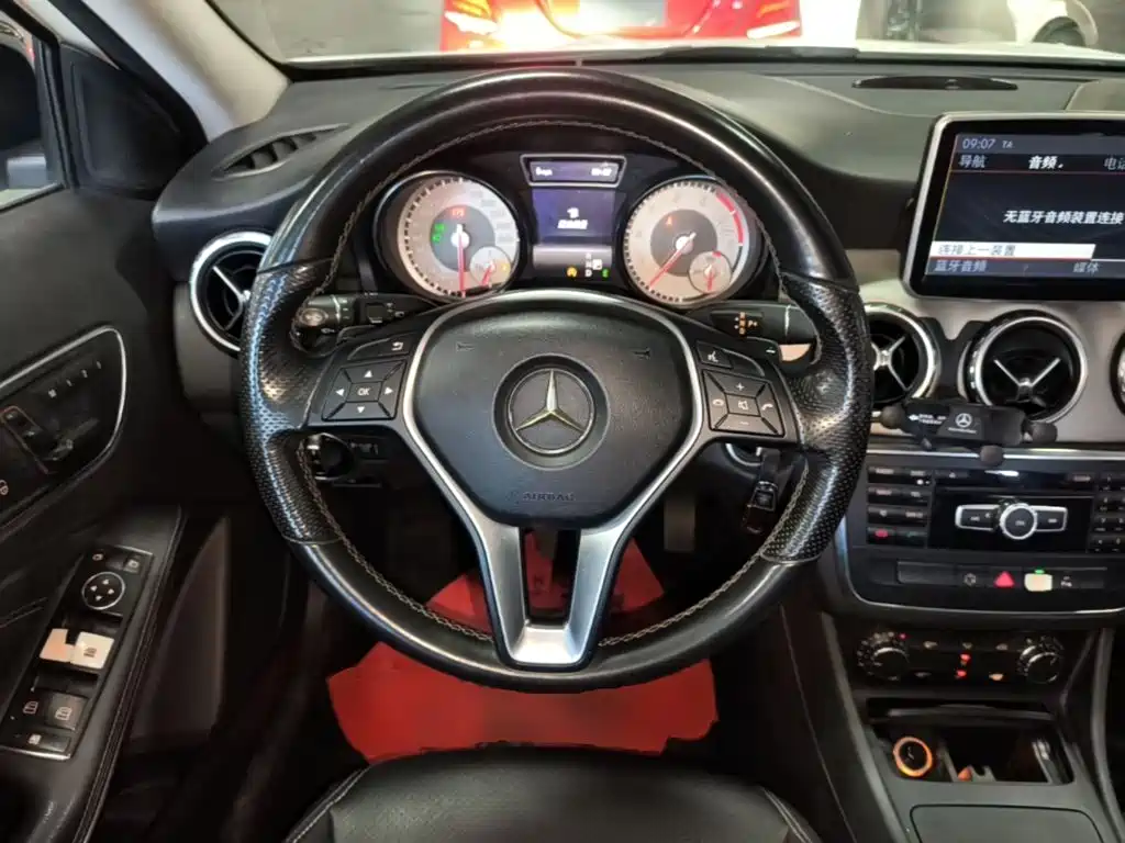 Mercedes-Benz GLA 2015 2015 GLA 200 Dynamic
