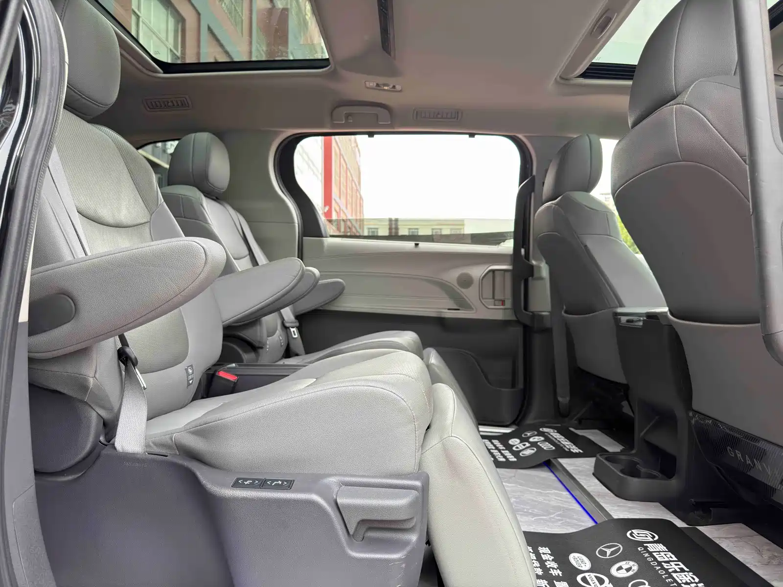 Фото 9 - Toyota Granvia