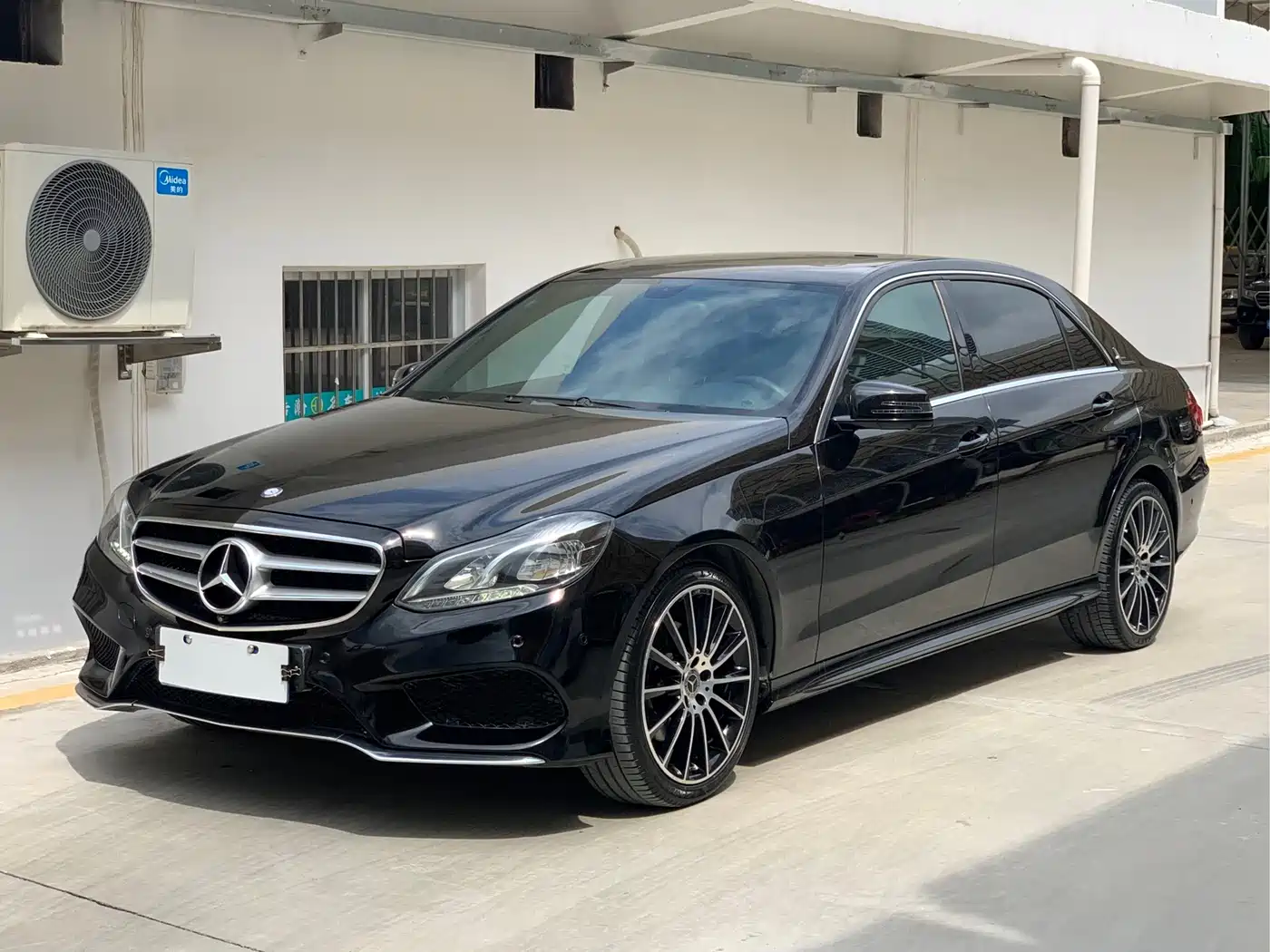 Фото 1 - Mercedes-Benz E-Class