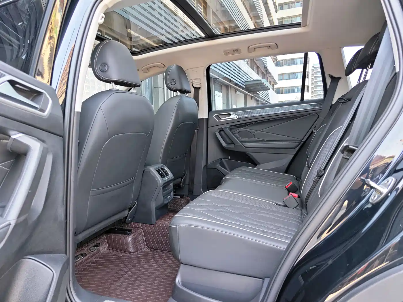 Volkswagen Tiguan L 2024 330TSI Automatic 2WD R-Line Premium Enjoyment Edition фото 11
