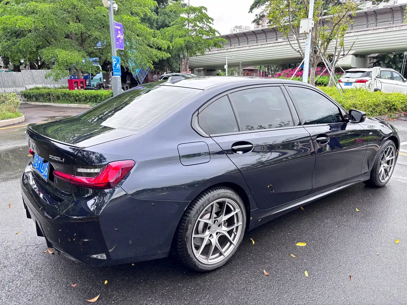 BMW 3 Series 2025 330Li M Sport Night Edition фото 6